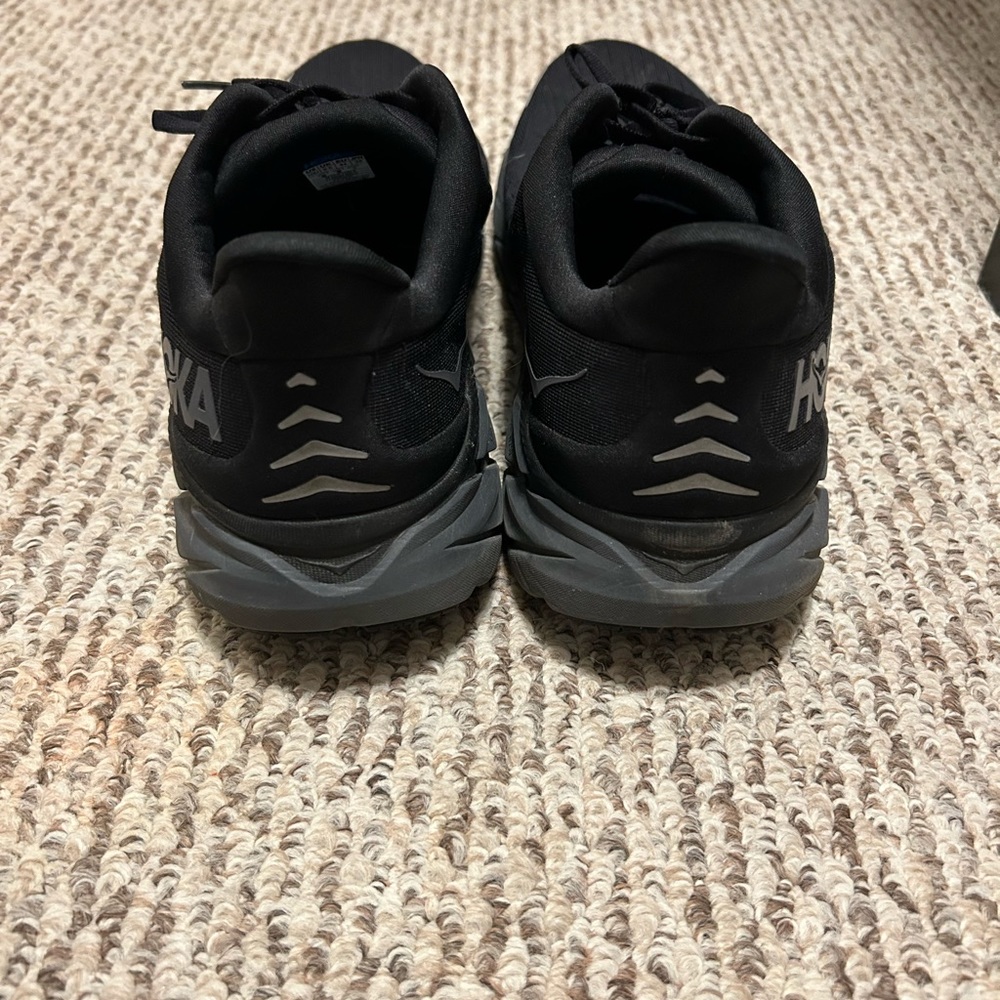 Men’s black hokas